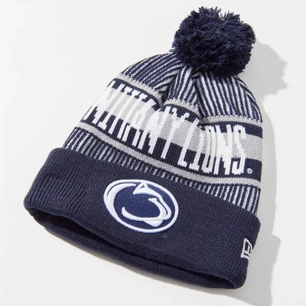 UO-New Era College Pompom Beanie